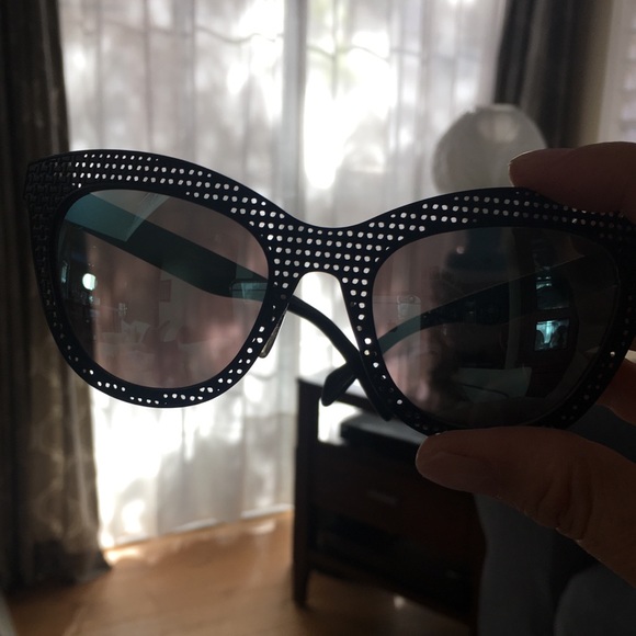 100% authentic Marc Jacobs Perforated Metal Mirrored Sunglasses - Picture 6 of 10